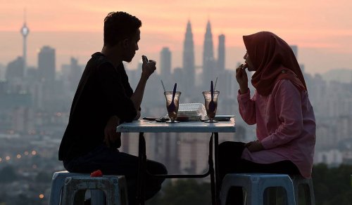 ماليزيا... كيف أصبحت دولة مسلمة نموذجاً للتنمية والتحديث؟