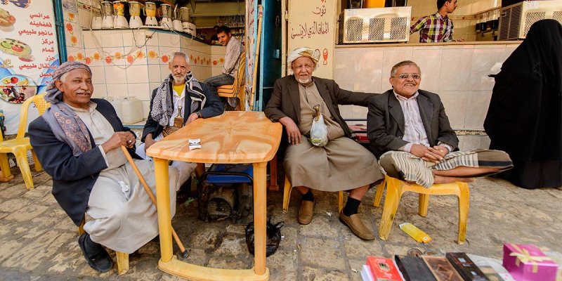 مقاهي اليمن... من هنا مرت الملكة اليزابيث وهنا جلس المتطرفون