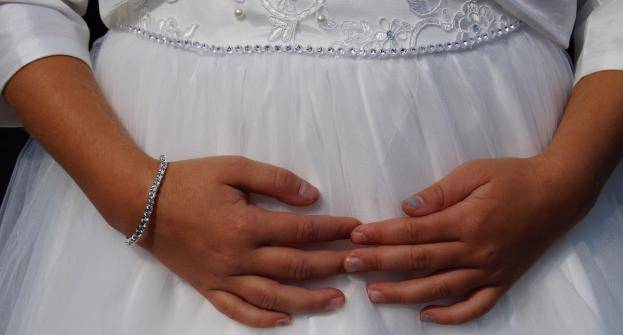 طوائف لبنانية تشجع على زواج الفتيات في عمر الـ9… ودولة عاجزة عن حمايتهن