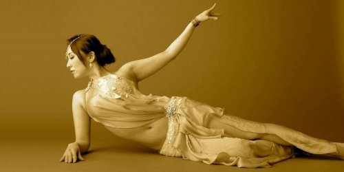 هيرومي جوتو... يابانية تدرّس الرقص الشرقي كأحد أرقى الفنون القتالية