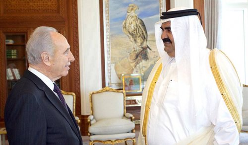آلان ديرشويتز ليس الأول... إسرائيليون كثر زاروا قطر في مناسبات تطبيع مختلفة