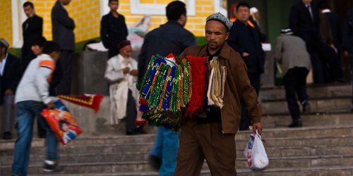 "بلومبرج" تسأل: لماذا صمتت حكومات الدول الإسلامية على انتهاكات الصين ضد الأويغور؟