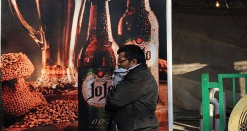 اليوم خمرٌ شيرازي وغداً أمرٌ إيراني… أين تشرب في إيران وكيف؟