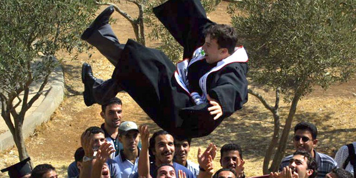 طلاب غزّة عمّال أيضاً