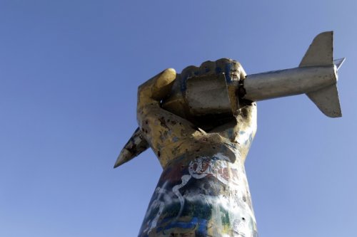عصر سقوط تماثيل طغاة العالم العربي