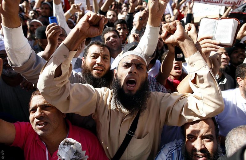 السلفيون يعودون إلى مساجد مصر بدعم رسمي