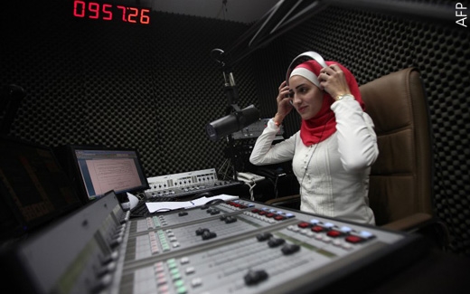 إذاعات خاصة بالنساء في فلسطين