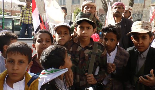 أطفال اليمن ينتقلون من مقاعد الدراسة إلى ساحات المعارك
