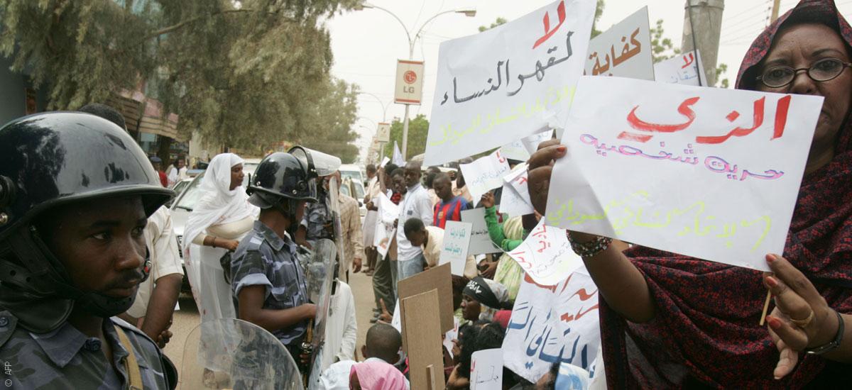 كيف انتزعت المرأة السودانية حقها في ارتداء البنطال؟