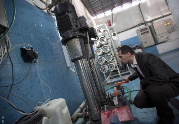 مهندس فلسطيني يصمم جهاز تحلية أملاً بحل أزمة المياه في غزة