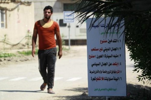 في هذه القرية العراقية، الحديث في الدين والسياسة ممنوعان
