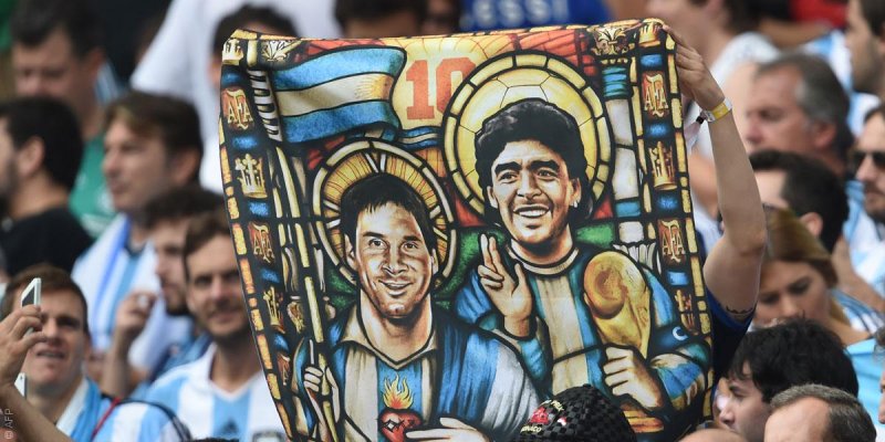 من هو الأفضل في تاريخ كرة القدم: مارادونا أم ميسي؟