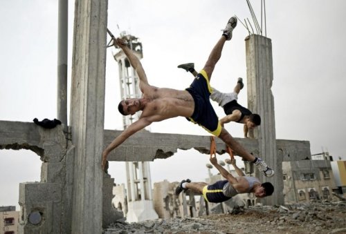 رياضة "ستريت وورك آوت" تفرد عضلاتها في غزة 
