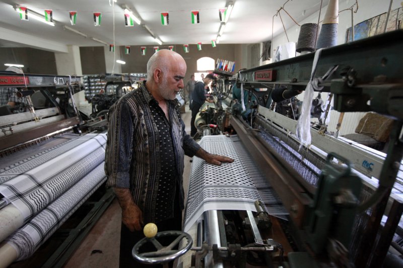 الحرباوي، مصنع الكوفية الأخير في فلسطين