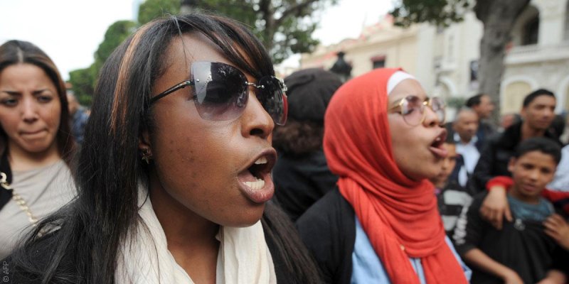 الثورة التونسية كشفت عن نزعات عنصرية كانت كامنة في المجتمع