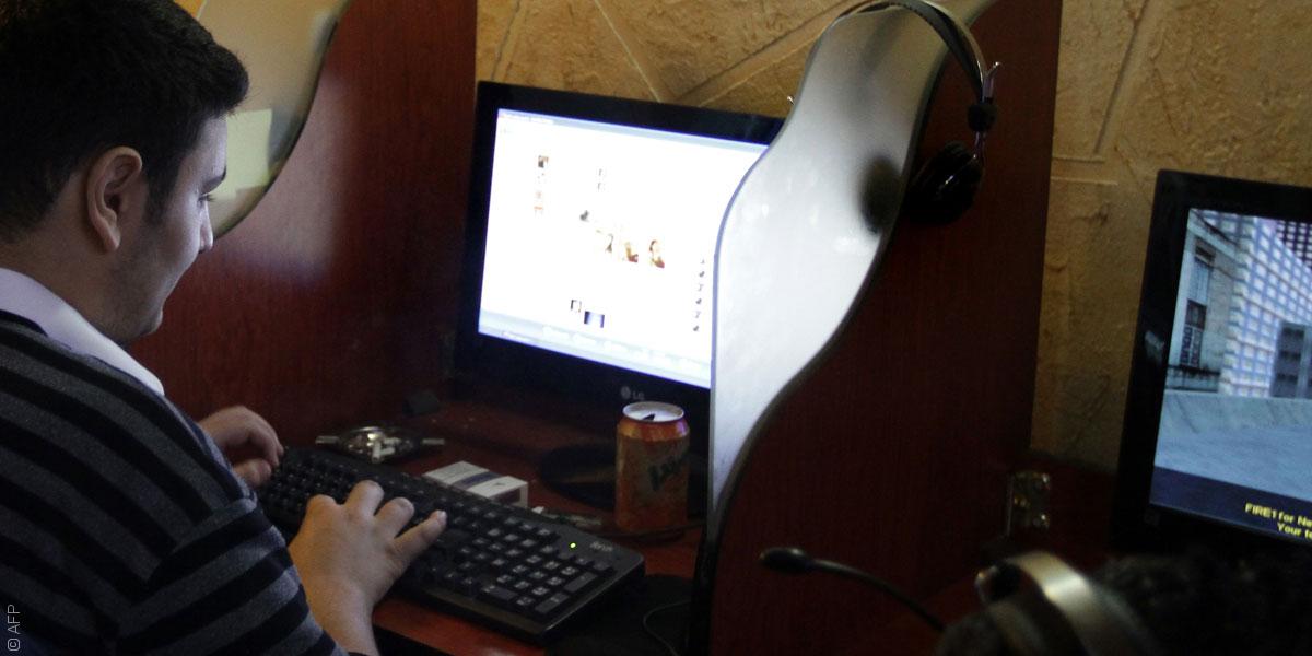 داعش يطارد الإنترنت في دير الزور