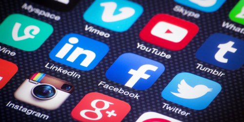 عادات استخدام وسائل التواصل الاجتماعي في العالم العربي