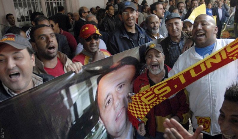 عن الدور الكبير الذي تلعبه كرة القدم في السياسة التونسية