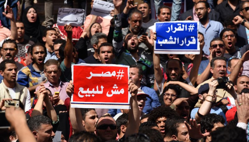 يبدو أن معركة التغيير في مصر مستمرة، وستكون شرسة