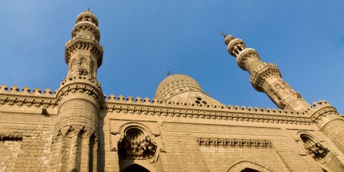 حكاية المسجد الوحيد في مصر الذي يجمع بين الصلبان المسيحية والآيات القرآنية