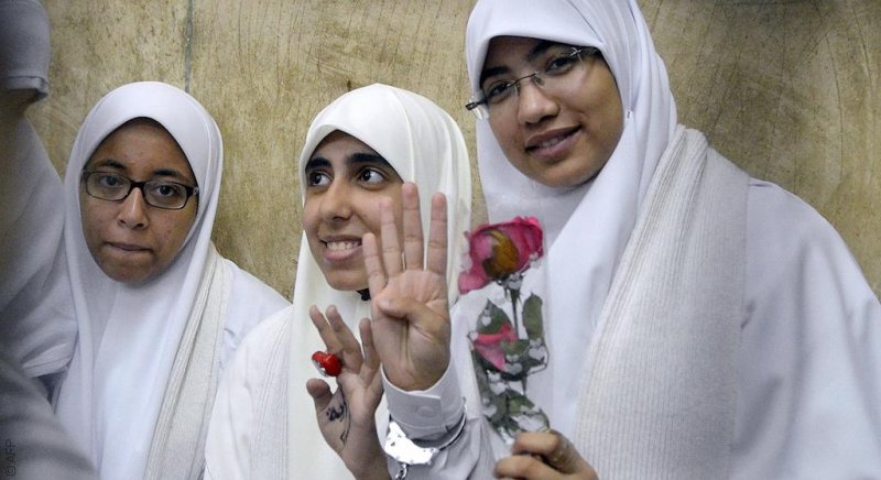 الأخوات المسلمات في مصر... أين ذهبن وكيف اختفت خلاياهنّ؟