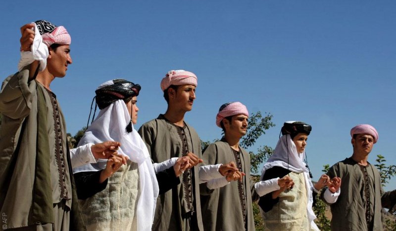 الإيزيديون... خوف من المسلمين وعلاقة ملتبسة بالأكراد