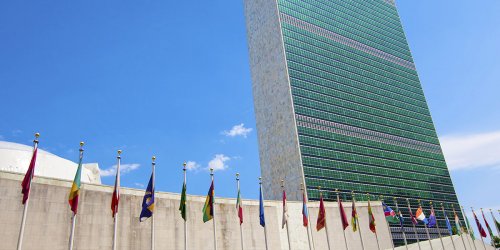 شهادة موظف سابق في المقرّ الرئيسي للأمم المتحدة: فساد ومؤامرات وبزّات "أرماني"