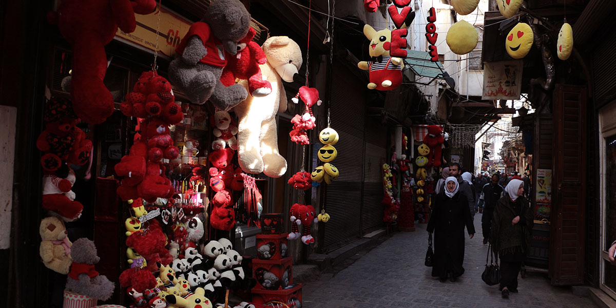 هدايا عيد الحب في دمشق: قارورة غاز وتنكة بنزين باللون الأحمر
