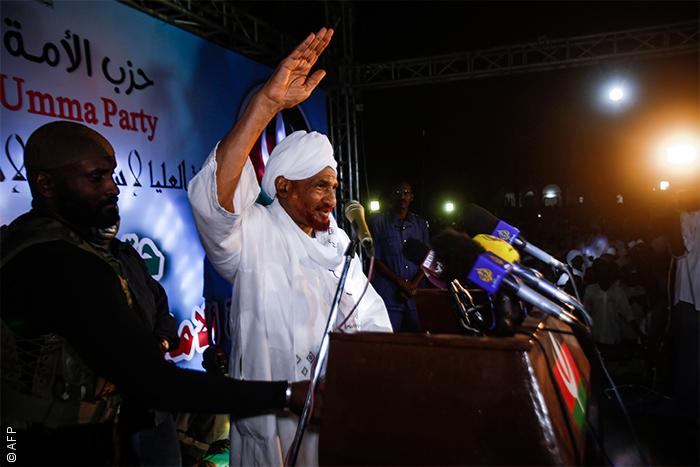 السودان: مدن تنتفض ضد غلاء المعيشة والسلطات تفرض حظر التجوال