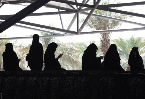 حملة "النقاب تحت رجلي" تثير جدلاً واسعاً في السعودية