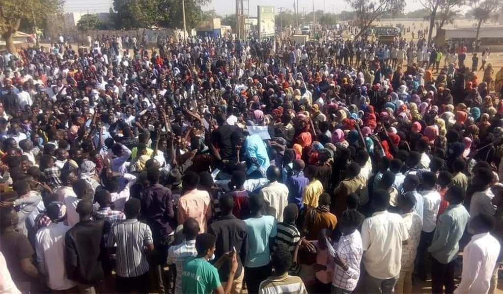 التخوين، التعتيم الإعلامي والطوارئ رداً على "مدن السودان تنتفض"... ما جديد التظاهرات؟