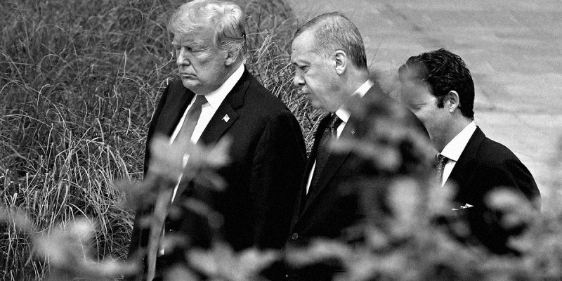 التوقيع على الانسحاب الأمريكي من سوريا …ماكرون ينتقد وترامب ينقل تطمينات أردوغان