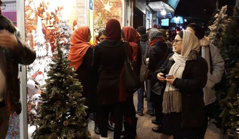 كيف تحتفل شوارع طهران بحلول العام الجديد؟
