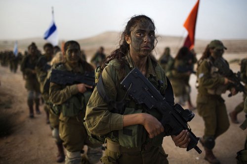 "أشبه بالعيش في غابة"... فيلم يفضح تفشي الانتهاكات الجنسية في الجيش الإسرائيلي
