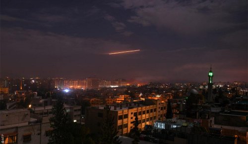 إسرائيل تقتل 11 شخصاً في قصف سوريا وتبرر ذلك باستهداف إيران