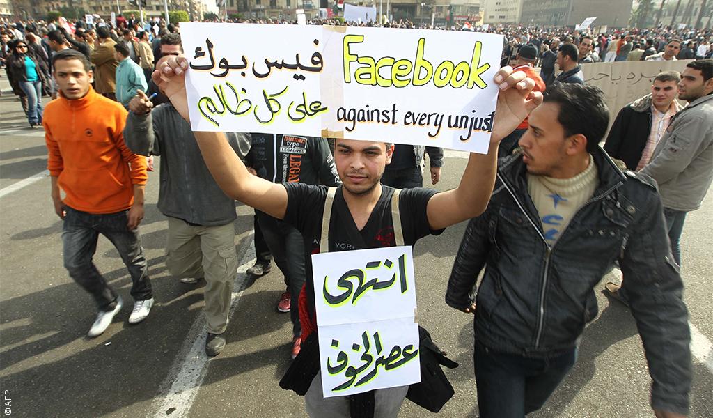 في ذكرى ثورة يناير: رحلة المتهم "فيسبوك" الذي أجّل غضب الصعيد