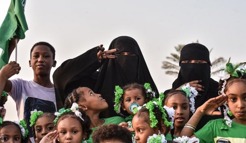 على خطى الإمارات..السعودية تعين امرأة لـ "رصد سعادة" السعوديين