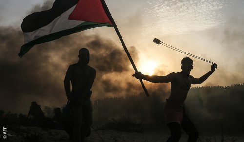 شُبهت بلوحة لاكروا….صورة متظاهر فلسطيني من بين الأفضل في العالم