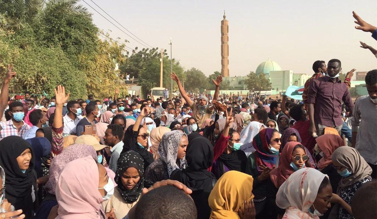 سيناريوهات لانتفاضة السودانيين... هل ينقلب الجيش على البشير أو تتكرر 