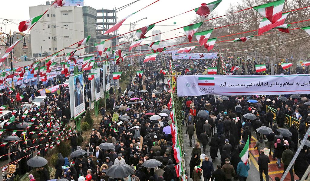 الشعب الإيراني في احتفالية عيد الثورة الأربعين: 