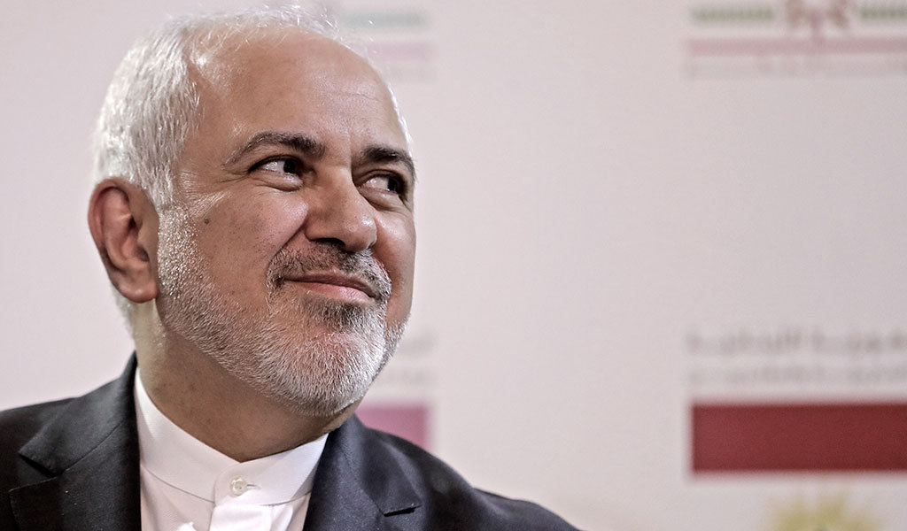 ماذا وراء استقالة ظريف التي أعلنها على إنستغرام؟ طهران تحبس أنفاسها قبل ردّ روحاني