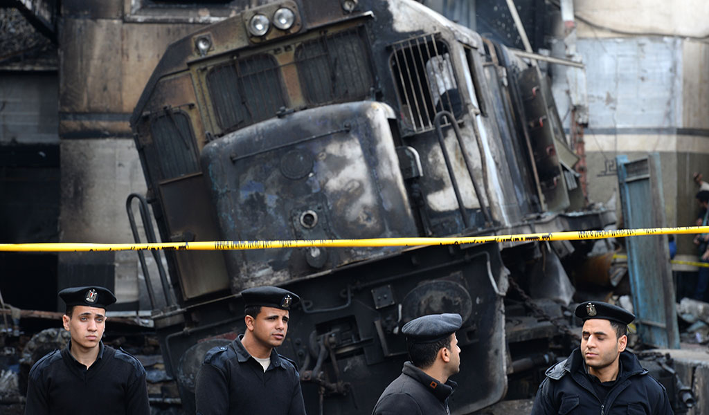 عشرات القتلى في انفجار عربة قطار في القاهرة