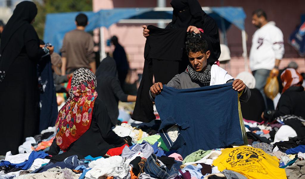 ماركات عالمية وملابس بأحرف عبرية تغزو أسواق قطاع غزة المحاصر
